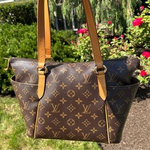 Authentic Louis Vuitton Totally PM in iconic Monogram Canvas #LouisVuitton
